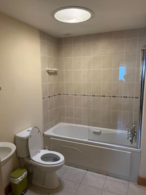 Вилла Modern 4 Bed House In Town Tubbercurry Экстерьер фото